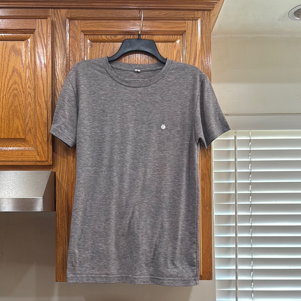 MEN’s Flexliving Gray T-Shirt in size SMALL (36-38